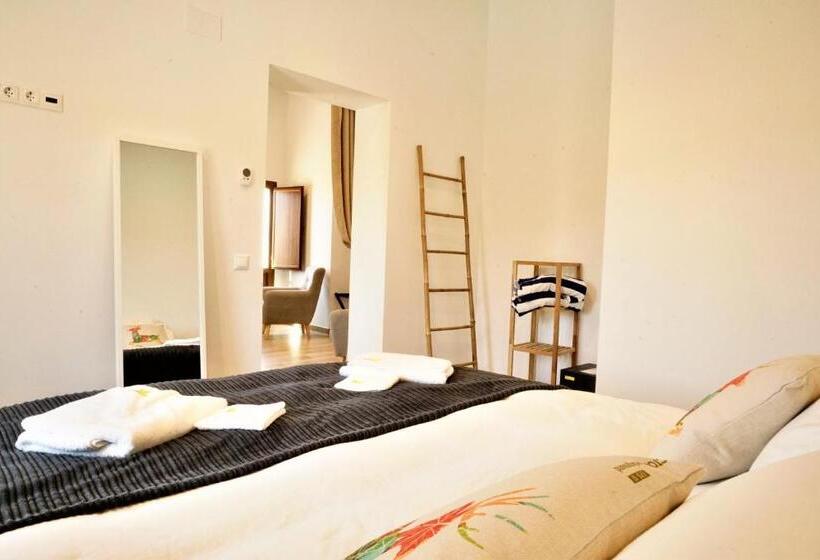 발코니가 있는 스위트, El Amparo