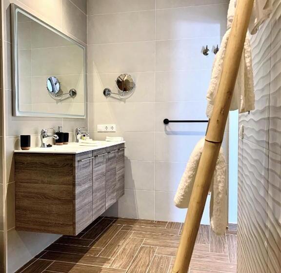 패밀리 스위트, El Amparo