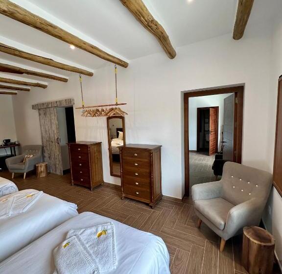 패밀리 스위트, El Amparo