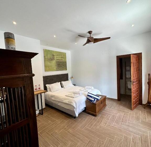 패밀리 스위트, El Amparo