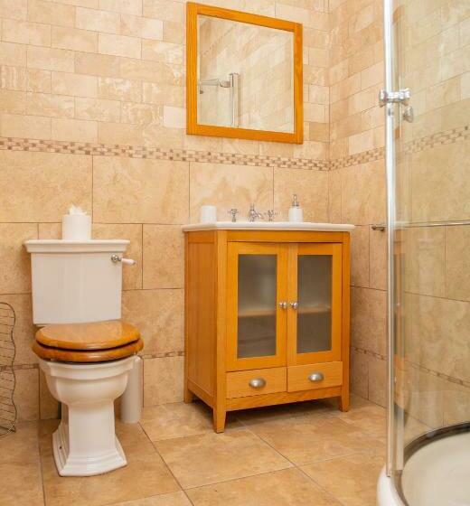 اتاق خانوادگی, Parade School Guest Rooms