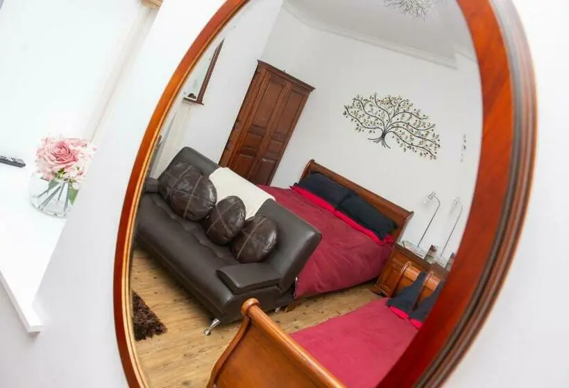 Perhehuone, Parade School Guest Rooms