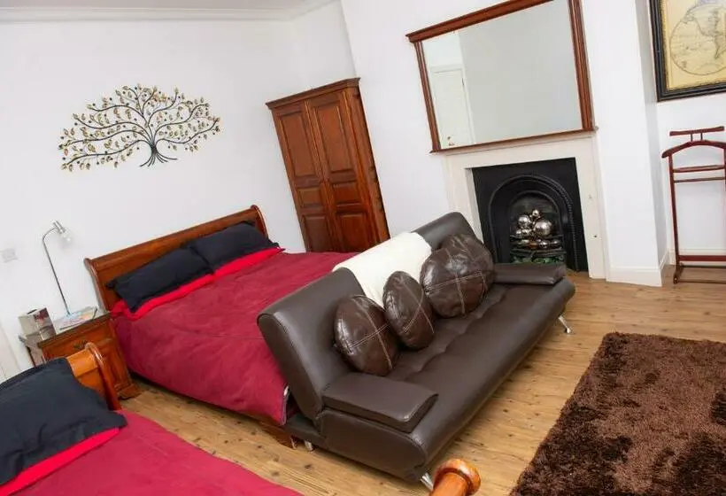 Perhehuone, Parade School Guest Rooms