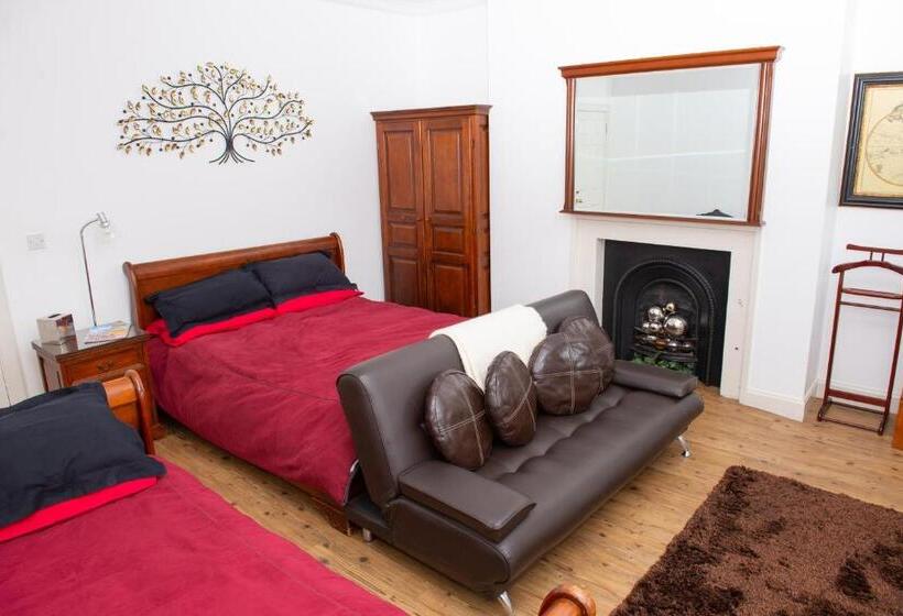 اتاق خانوادگی, Parade School Guest Rooms