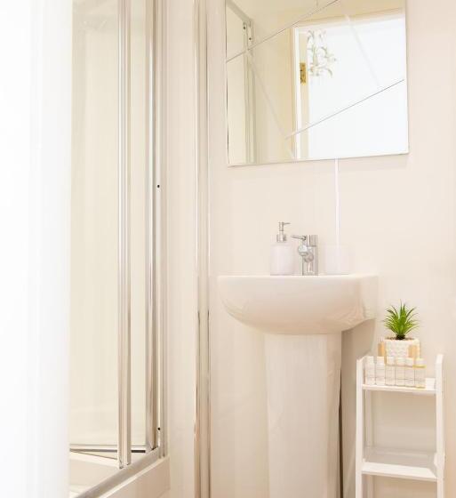 اتاق لوکس, Parade School Guest Rooms