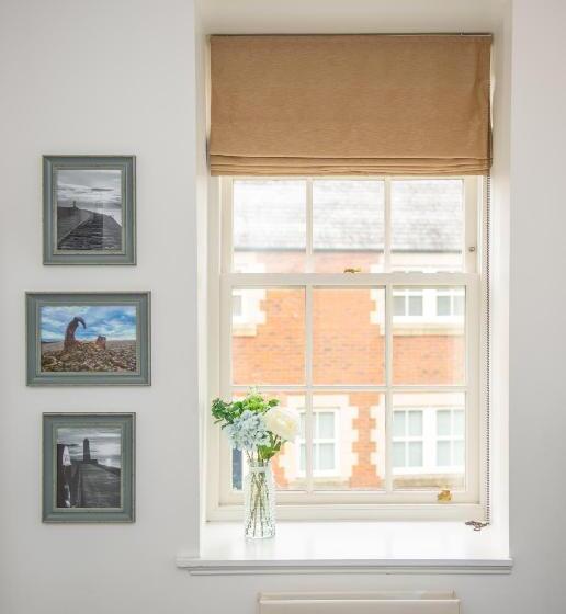 اتاق استاندارد, Parade School Guest Rooms