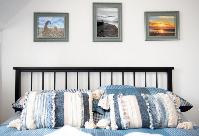 اتاق استاندارد, Parade School Guest Rooms