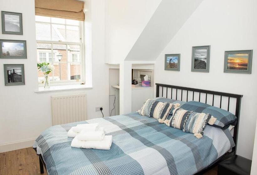 اتاق استاندارد, Parade School Guest Rooms