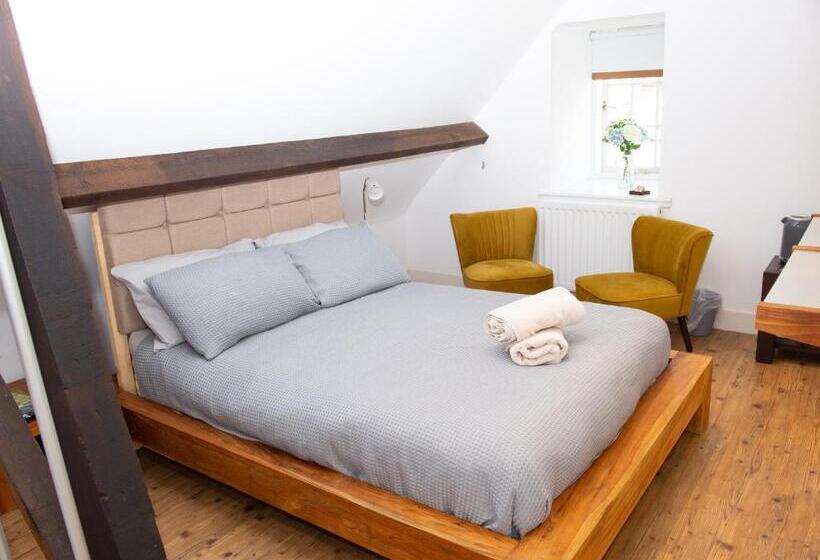 اتاق استاندارد, Parade School Guest Rooms