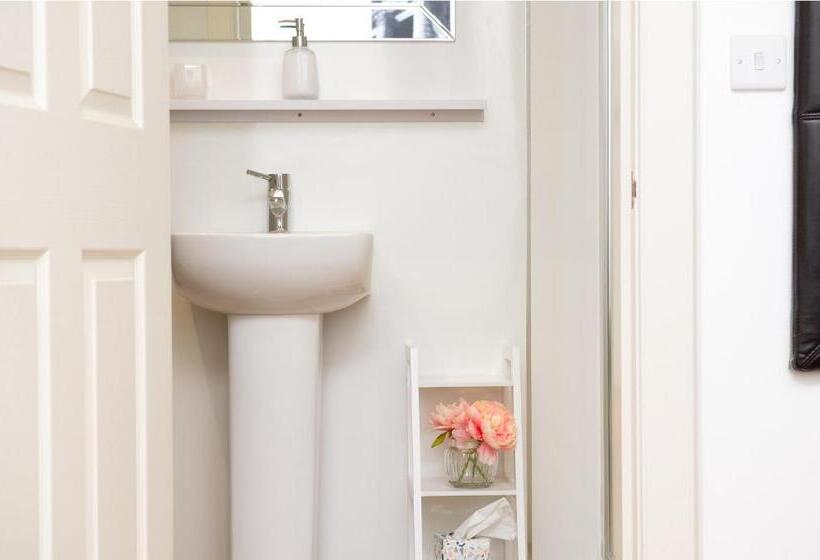 اتاق استاندارد, Parade School Guest Rooms