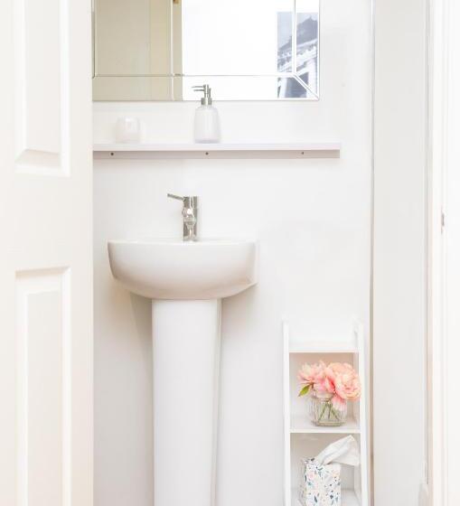 اتاق استاندارد, Parade School Guest Rooms