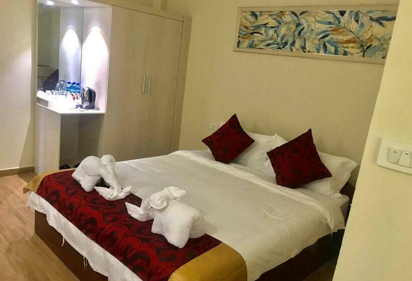 标准间, Central Boutique