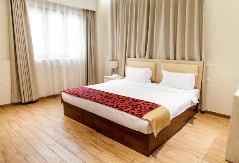 家庭间, Central Boutique