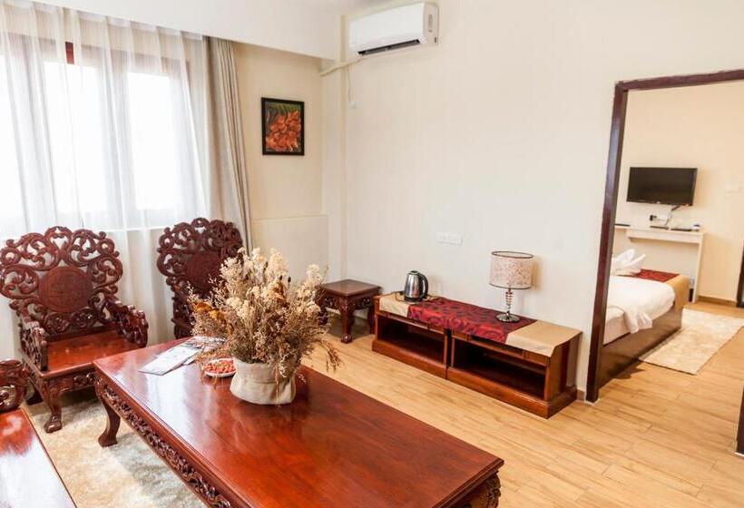 Президентский Люкс, Central Boutique