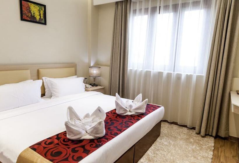 Президентский Люкс, Central Boutique