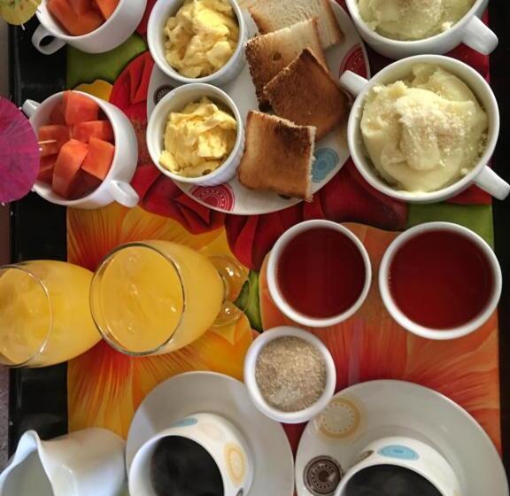 חדר משפחתי, Boutique Simona