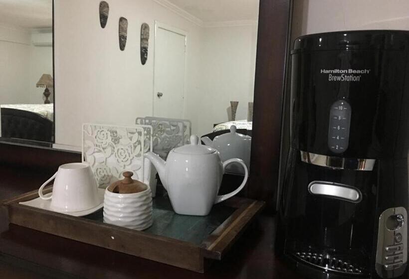 חדר משפחתי, Boutique Simona