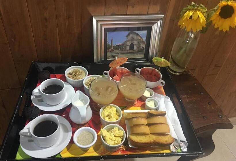 חדר משפחתי, Boutique Simona