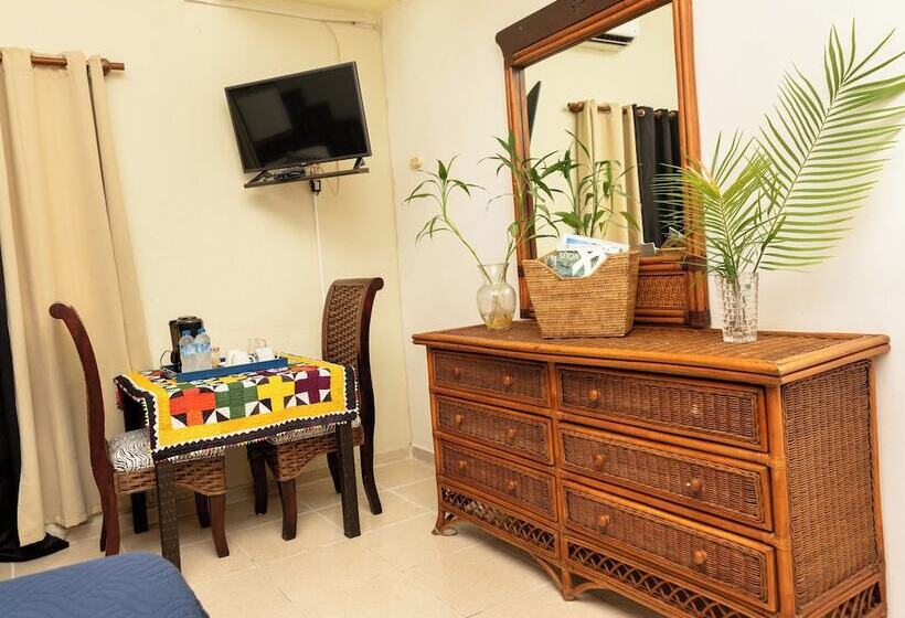 חדר משפחתי, Boutique Simona