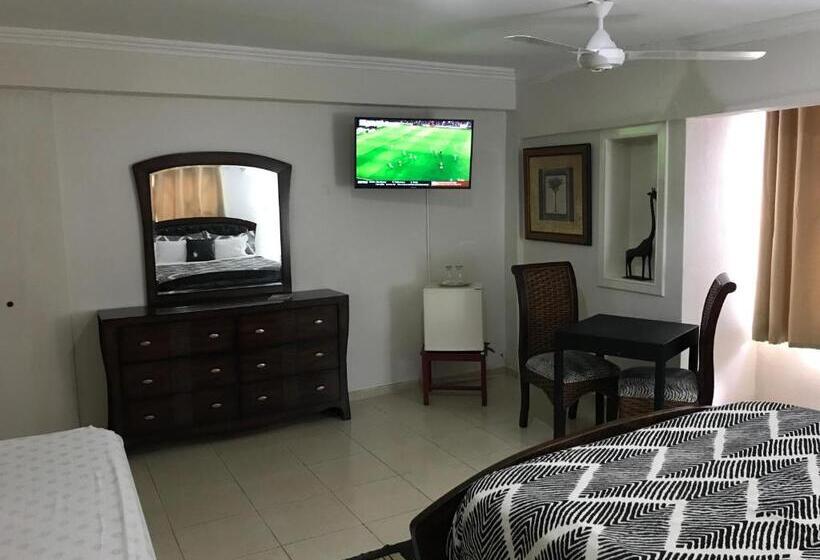 חדר משפחתי, Boutique Simona