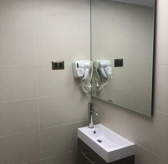 غرفة قياسية ثلاثية, Boutique Suri