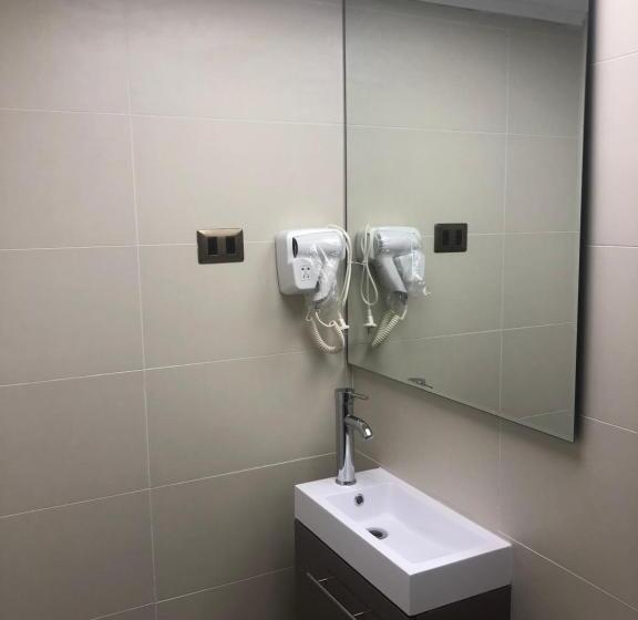 غرفة عائلية, Boutique Suri