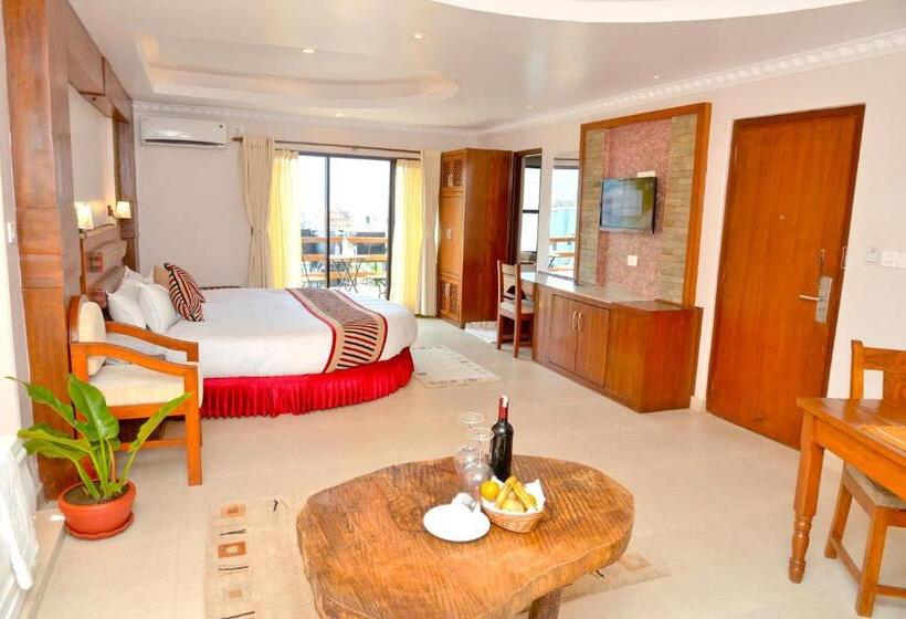 سوییت لوکس, Kuti Resort & Spa