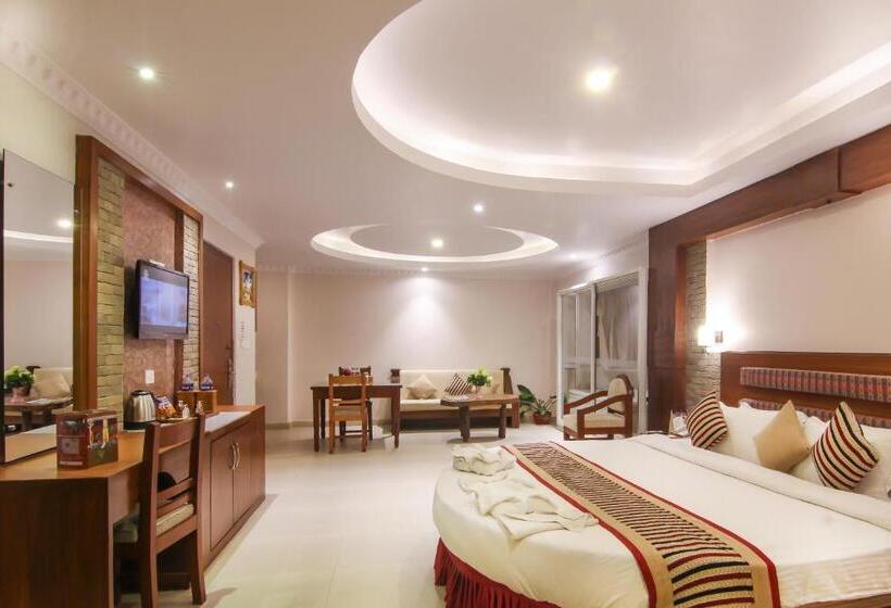 سوییت لوکس, Kuti Resort & Spa