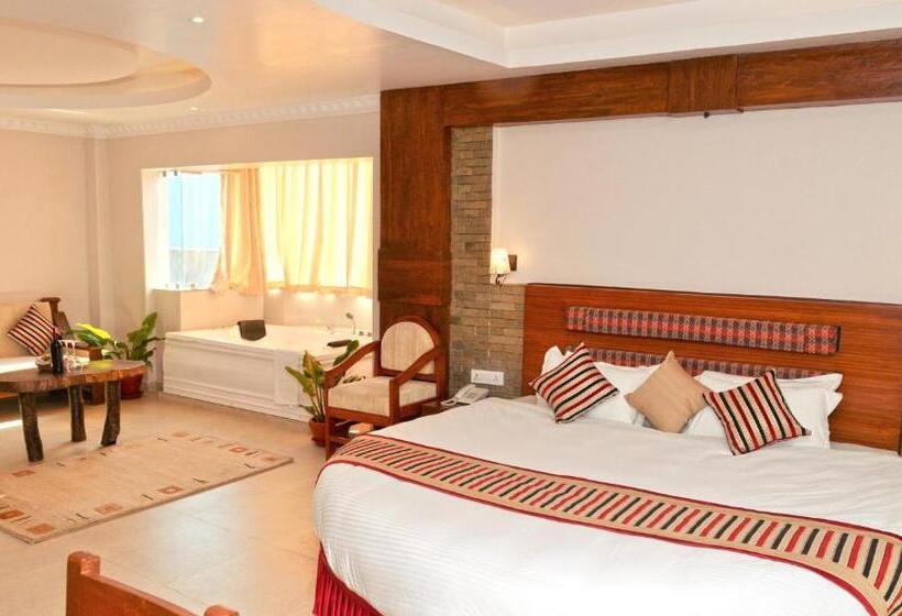 سوییت لوکس, Kuti Resort & Spa