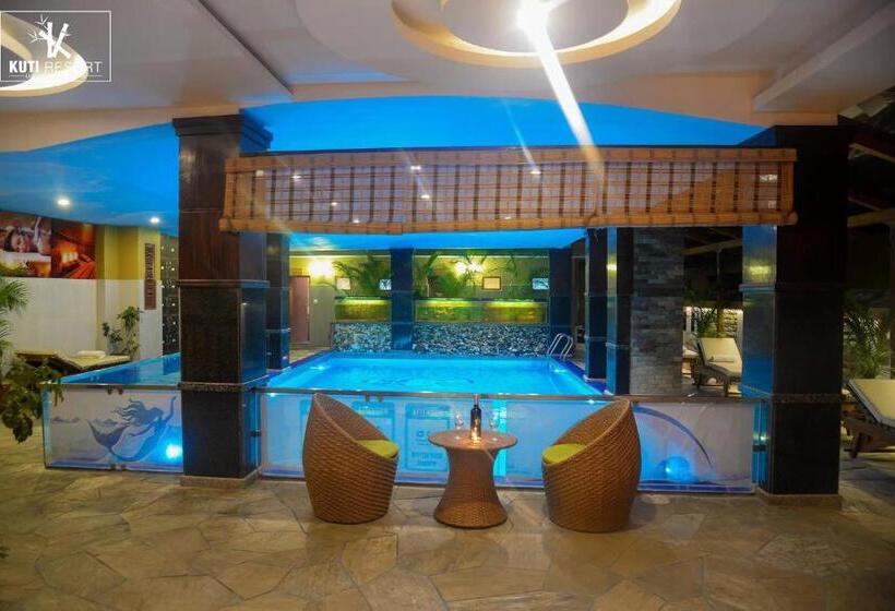 اتاق استاندارد سه نفره, Kuti Resort & Spa