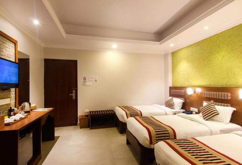 اتاق استاندارد سه نفره, Kuti Resort & Spa