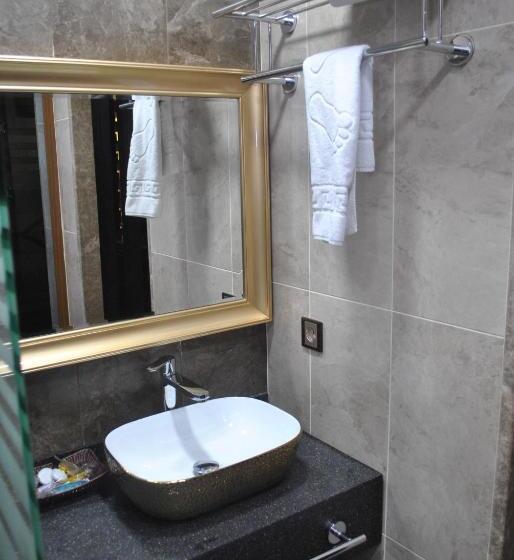 اتاق لوکس, Manor Luxury Hotel Baku