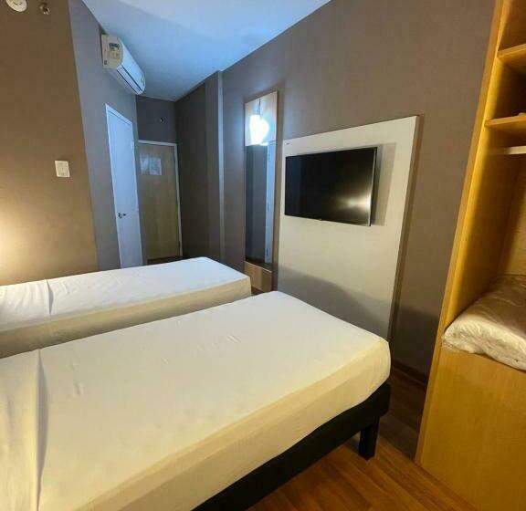 标准间, Oeste Plaza