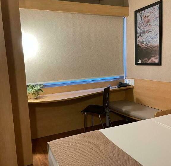 标准间, Oeste Plaza