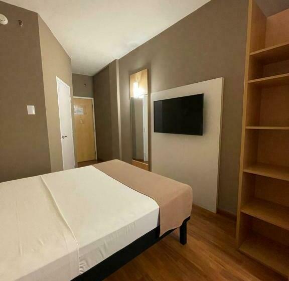 标准间, Oeste Plaza