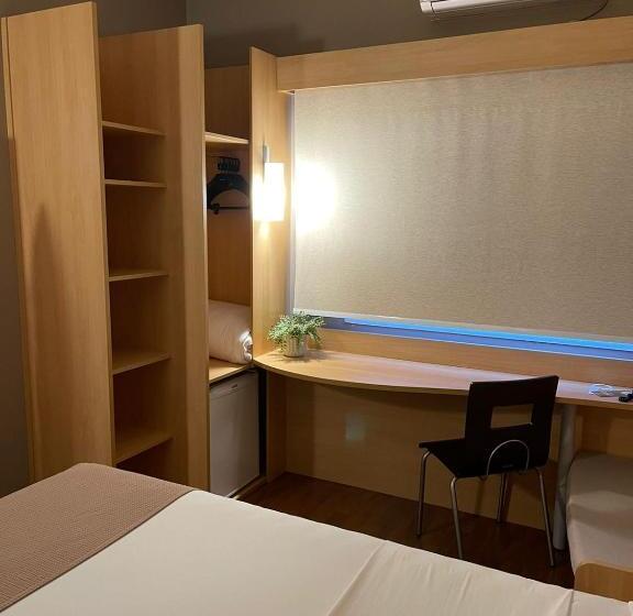 标准间, Oeste Plaza