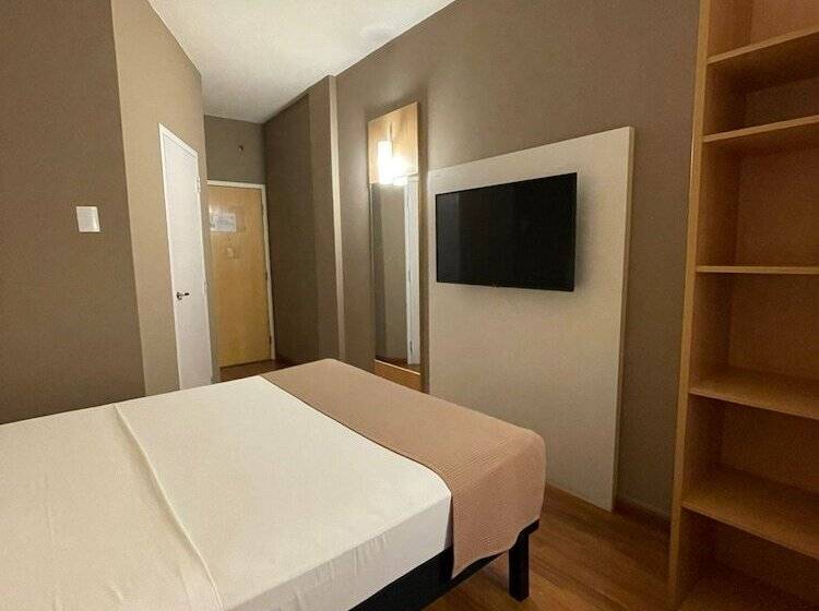 标准间, Oeste Plaza