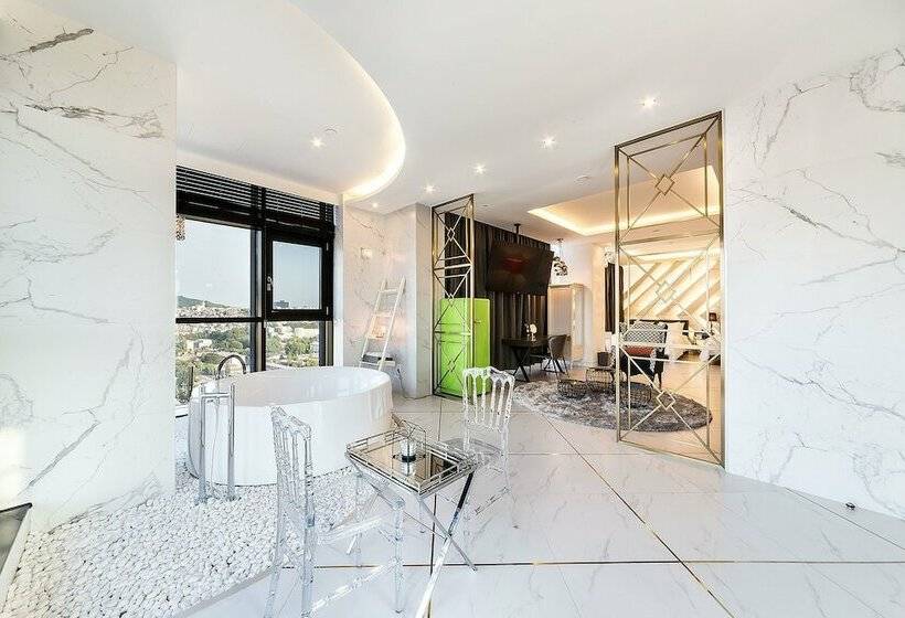 جناح, The Designers Seoul Station