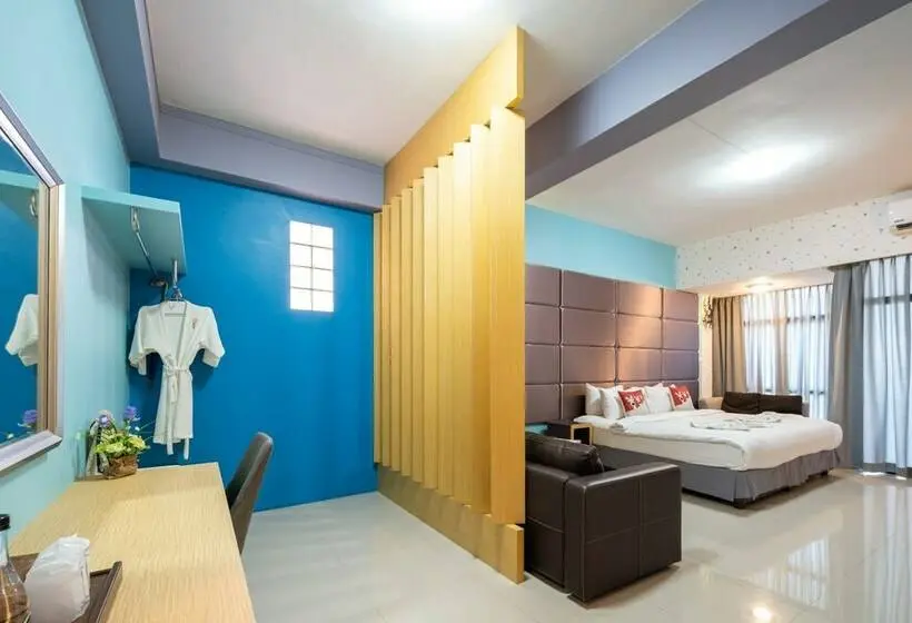 استودیوی استاندارد, The Iconic Hotel Ranong