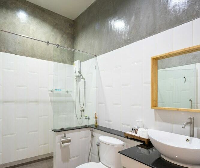 إستوديو قياسى, The Iconic Hotel Ranong