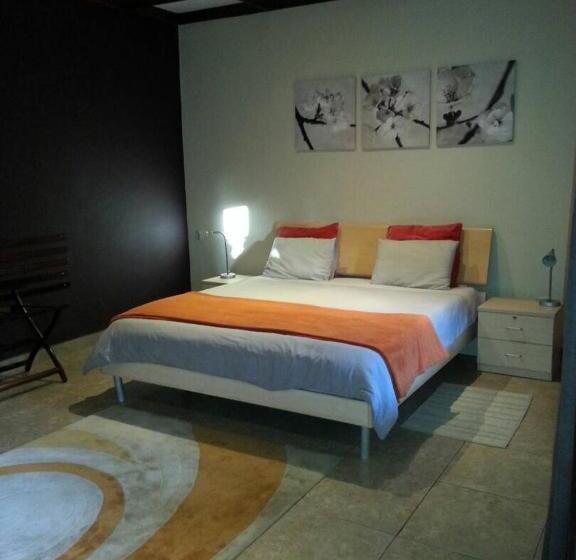 اتاق استاندارد با چشمانداز استخر, Planet Hotel Hollybum