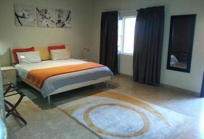 اتاق استاندارد با چشمانداز استخر, Planet Hotel Hollybum