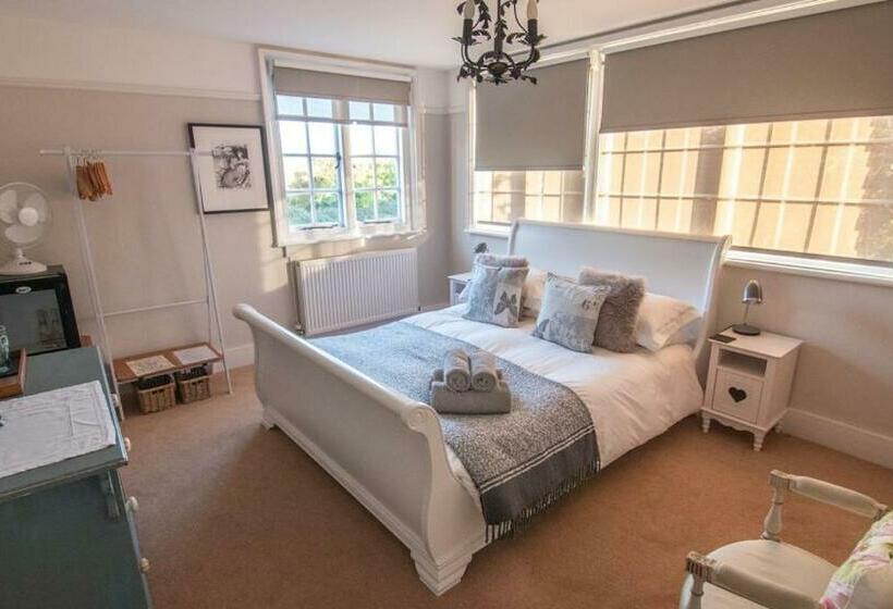 اتاق سوپریور, Red Cottage B&b