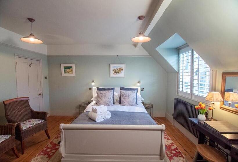 اتاق لوکس, Red Cottage B&b