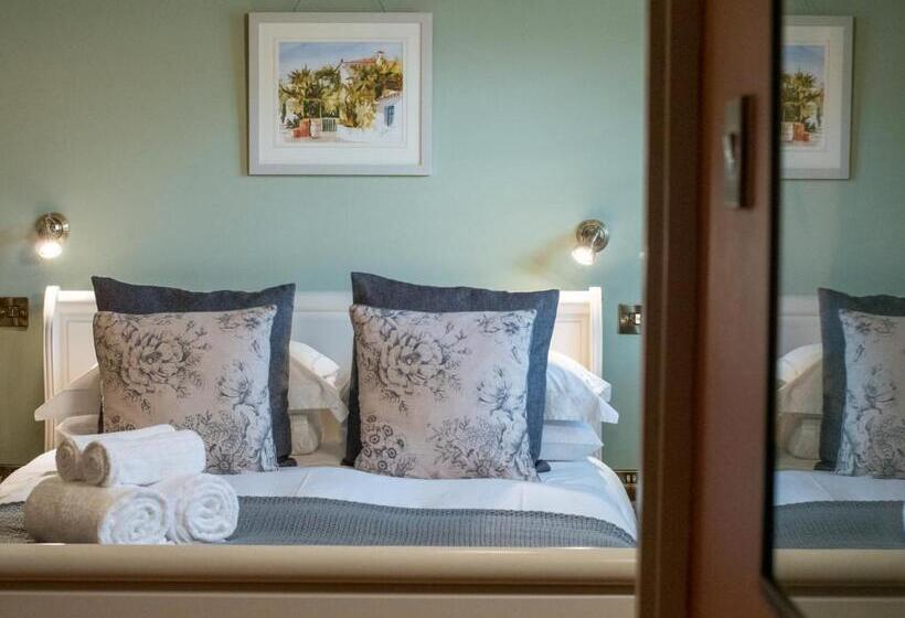 اتاق لوکس, Red Cottage B&b