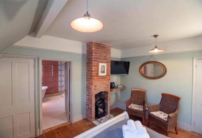 اتاق لوکس, Red Cottage B&b