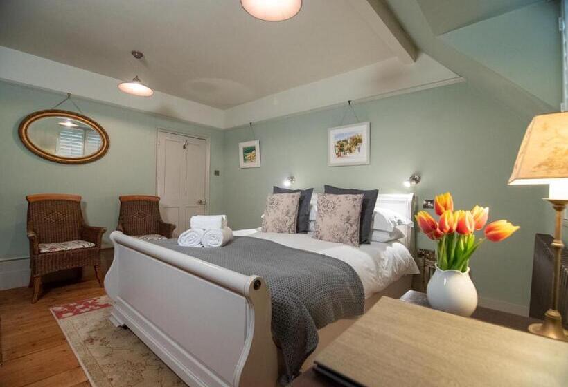 اتاق لوکس, Red Cottage B&b