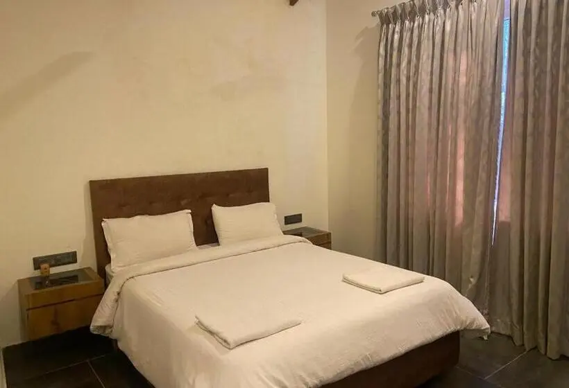 バルコニー付スイート, Zeenath Taj Gardens