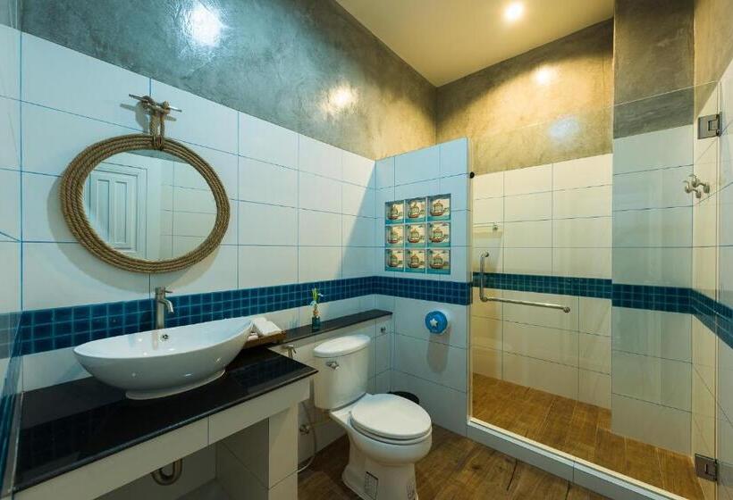 غرفة إدارية ثلاثية, The Iconic Hotel Ranong