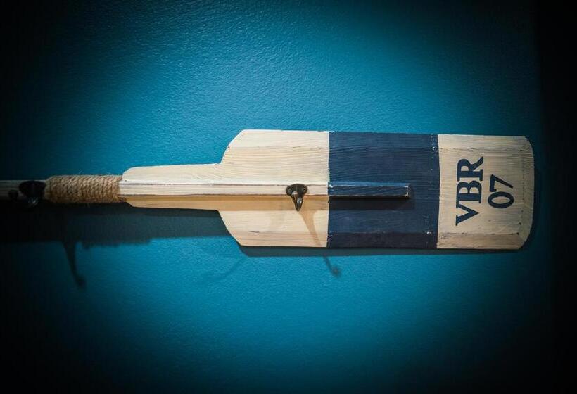 غرفة إدارية ثلاثية, The Iconic Hotel Ranong